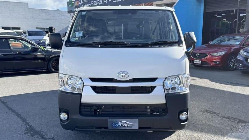 2021 Toyota Hiace, photo 2