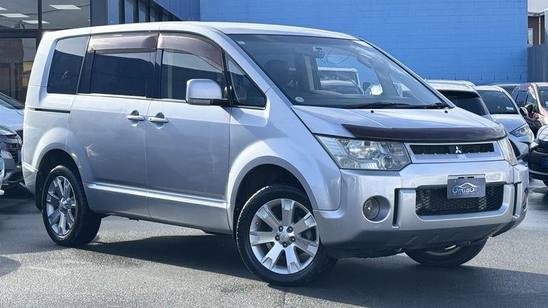 2013 Mitsubishi Delica D:5, photo 2