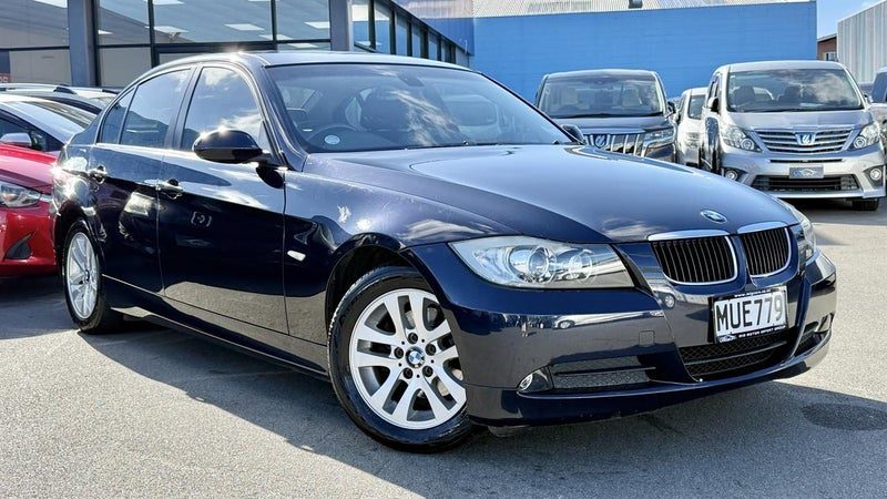2009 BMW 320i 2.0L LowKM, photo 2