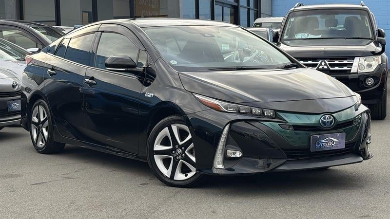 2017 Toyota Prius 1.8L PHV 3YearWarrantyFree, photo 2