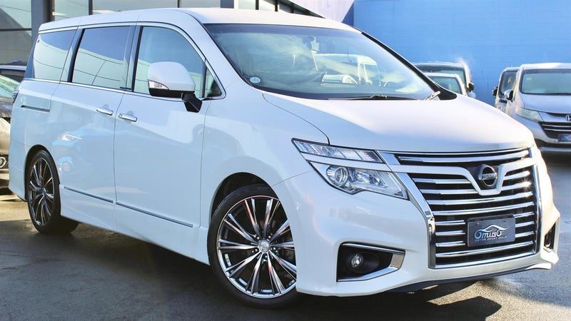 2016 Nissan Elgrand Highway Star, photo 2