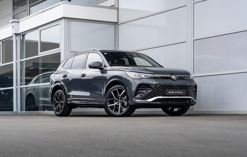 2026 Volkswagen Tiguan R-Line, main photo