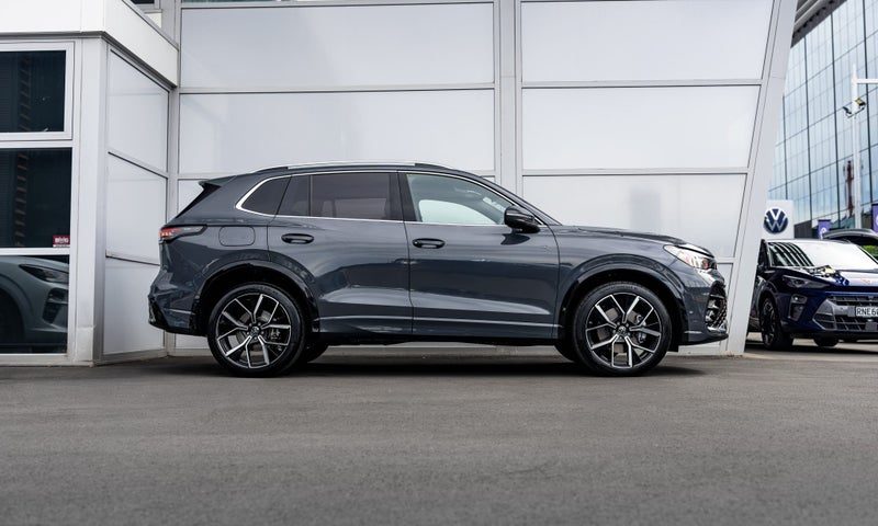 2026 Volkswagen Tiguan R-Line, photo 3