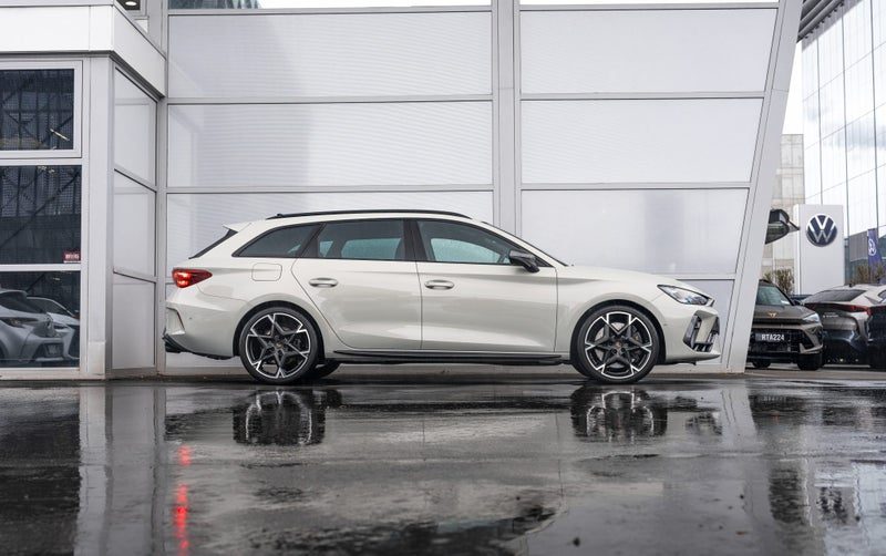 2025 Cupra Leon VZ Sportstourer, photo 3