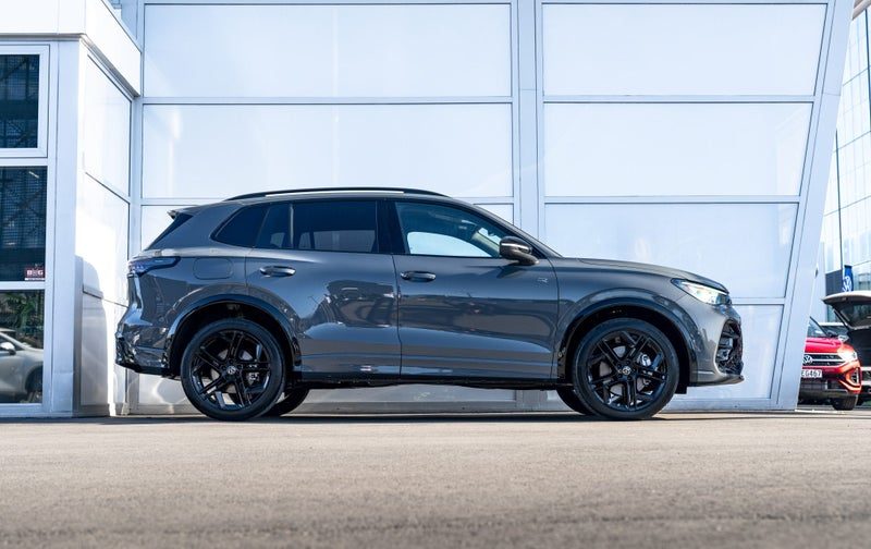 2026 Volkswagen Tiguan R-Line, photo 3