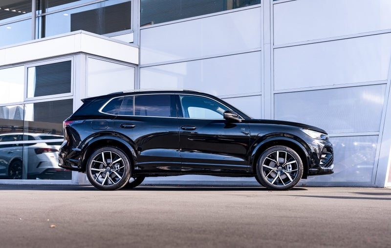 2026 Volkswagen Tiguan R-Line, photo 3