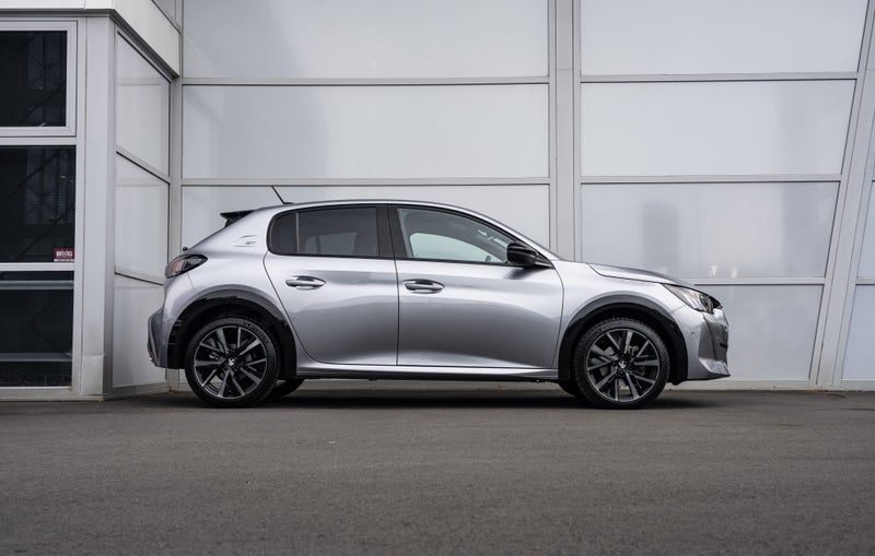 2023 Peugeot 208 GT 1.2, photo 2
