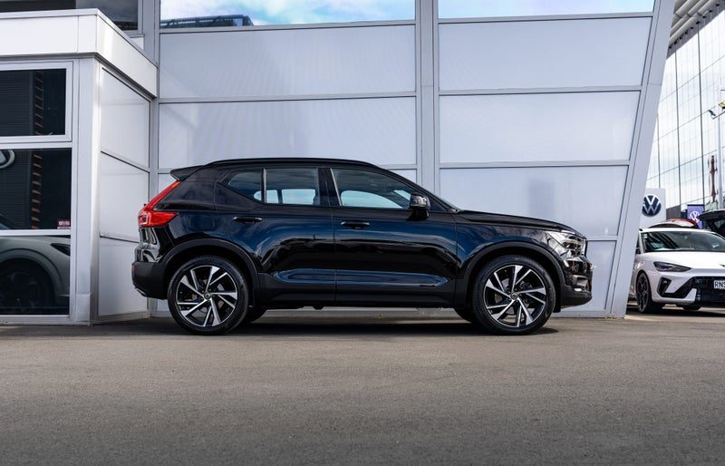 2018 Volvo XC40 T5 R-Design 182kW Petrol Turbo AWD, photo 2