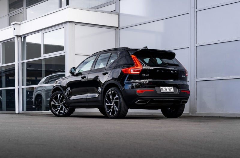 2018 Volvo XC40 T5 R-Design 182kW Petrol Turbo AWD, photo 3