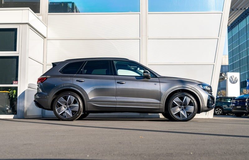 2026 Volkswagen Touareg V6s R Line, photo 3