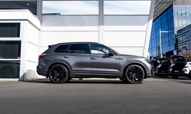 2022 Volkswagen Touareg V6s R Line, photo 2