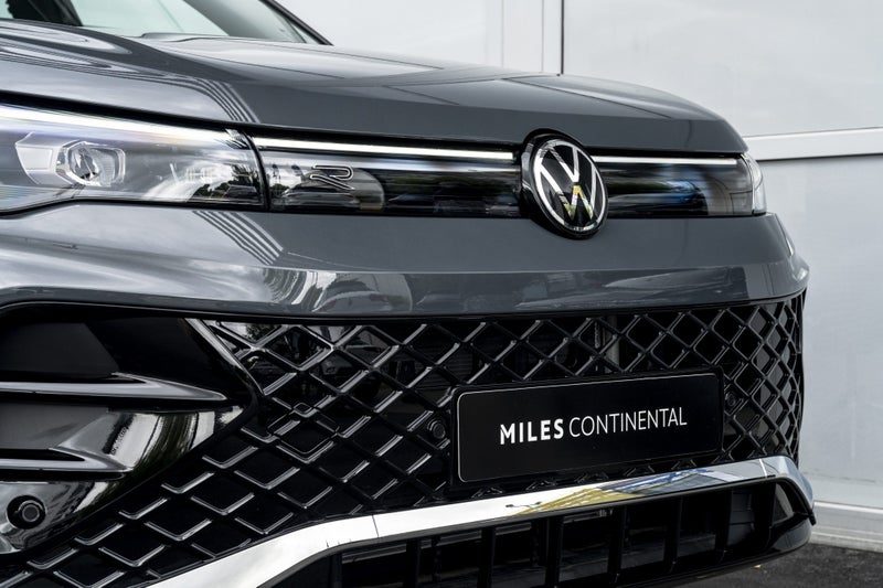 2026 Volkswagen Tiguan R-Line, photo 3