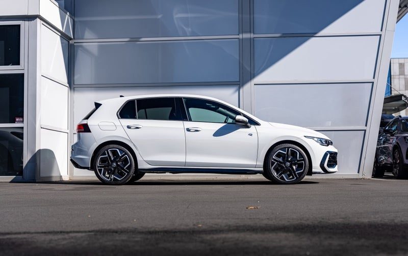 2024 Volkswagen Golf R-Line, photo 2