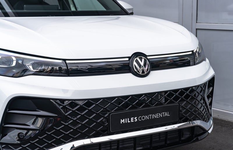 2026 Volkswagen Tiguan R-Line, photo 2