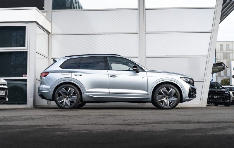 2026 Volkswagen Touareg V6s R Line, photo 3