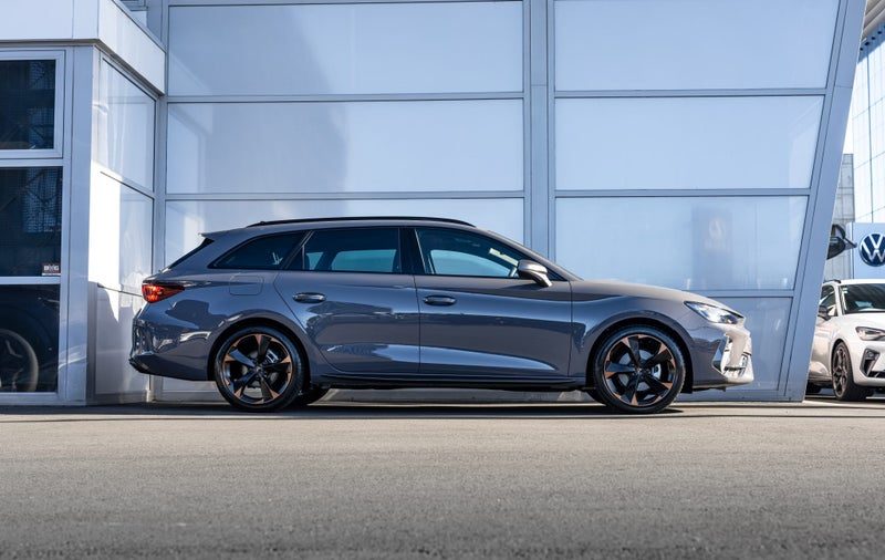 2026 Cupra Leon V Sportstourer, photo 3