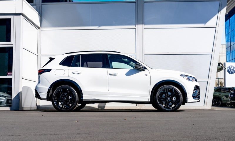 2026 Volkswagen Tiguan R-Line, photo 2