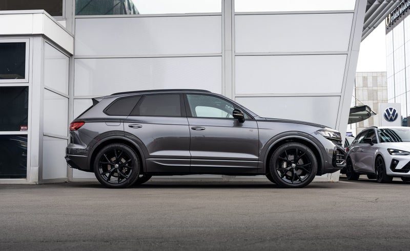2026 Volkswagen Touareg V6s R Line, photo 3