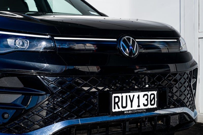 2026 Volkswagen Tiguan R-Line, photo 2