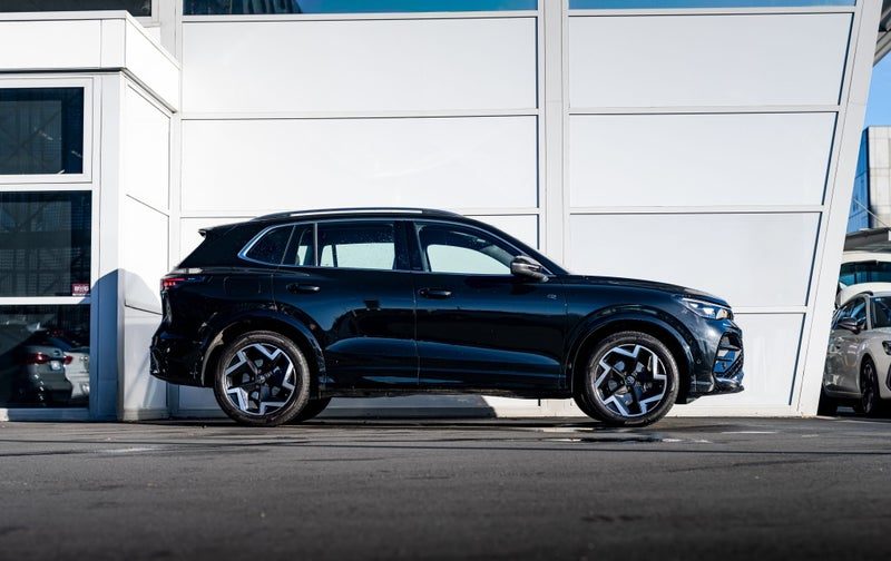 2026 Volkswagen Tiguan R-Line, photo 3