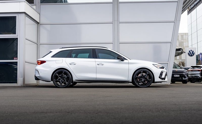 2025 Cupra Leon VZ Sportstourer, photo 3