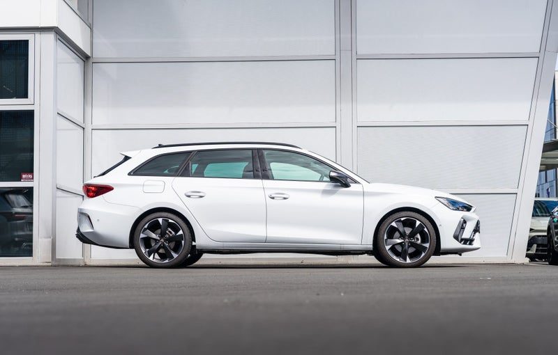2025 Cupra Leon V Sportstourer, photo 3
