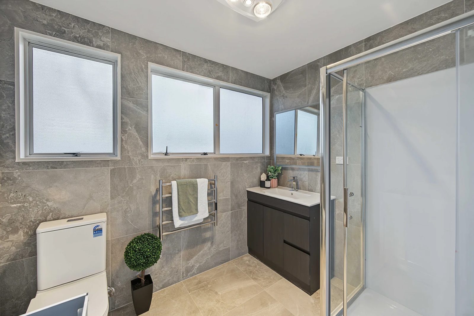 1/18 Etherton Drive, Weymouth, photo 9
