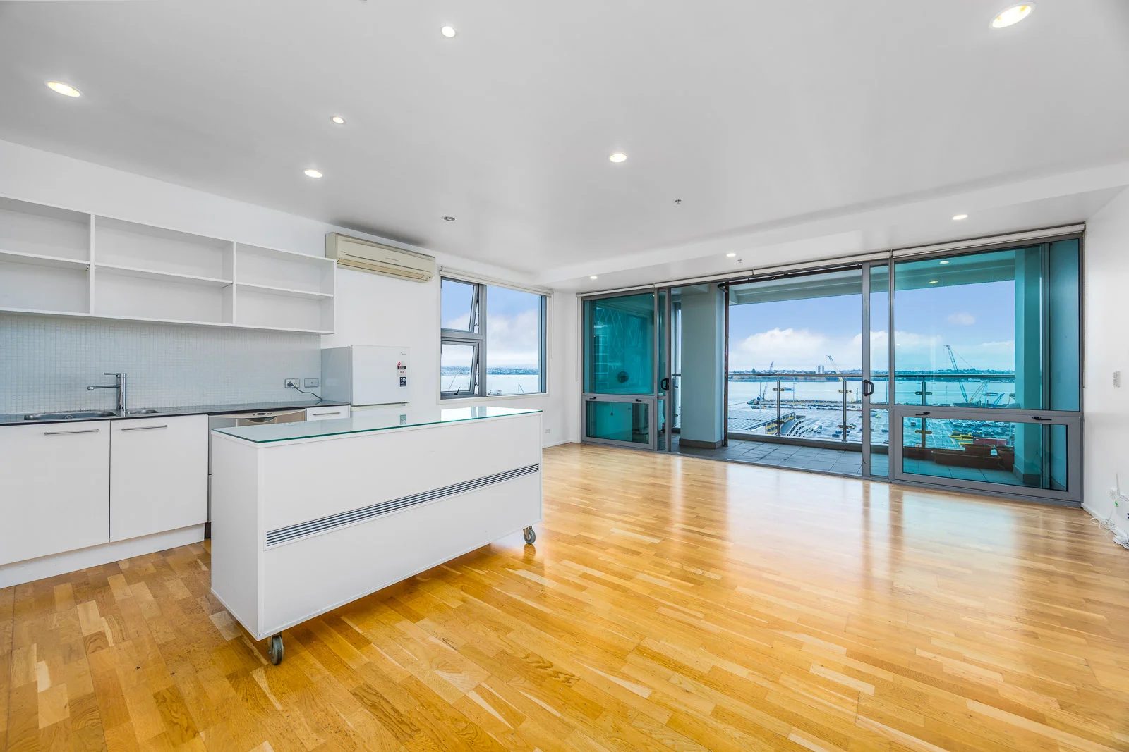 1401/30 Beach Road, Auckland Central, photo 1