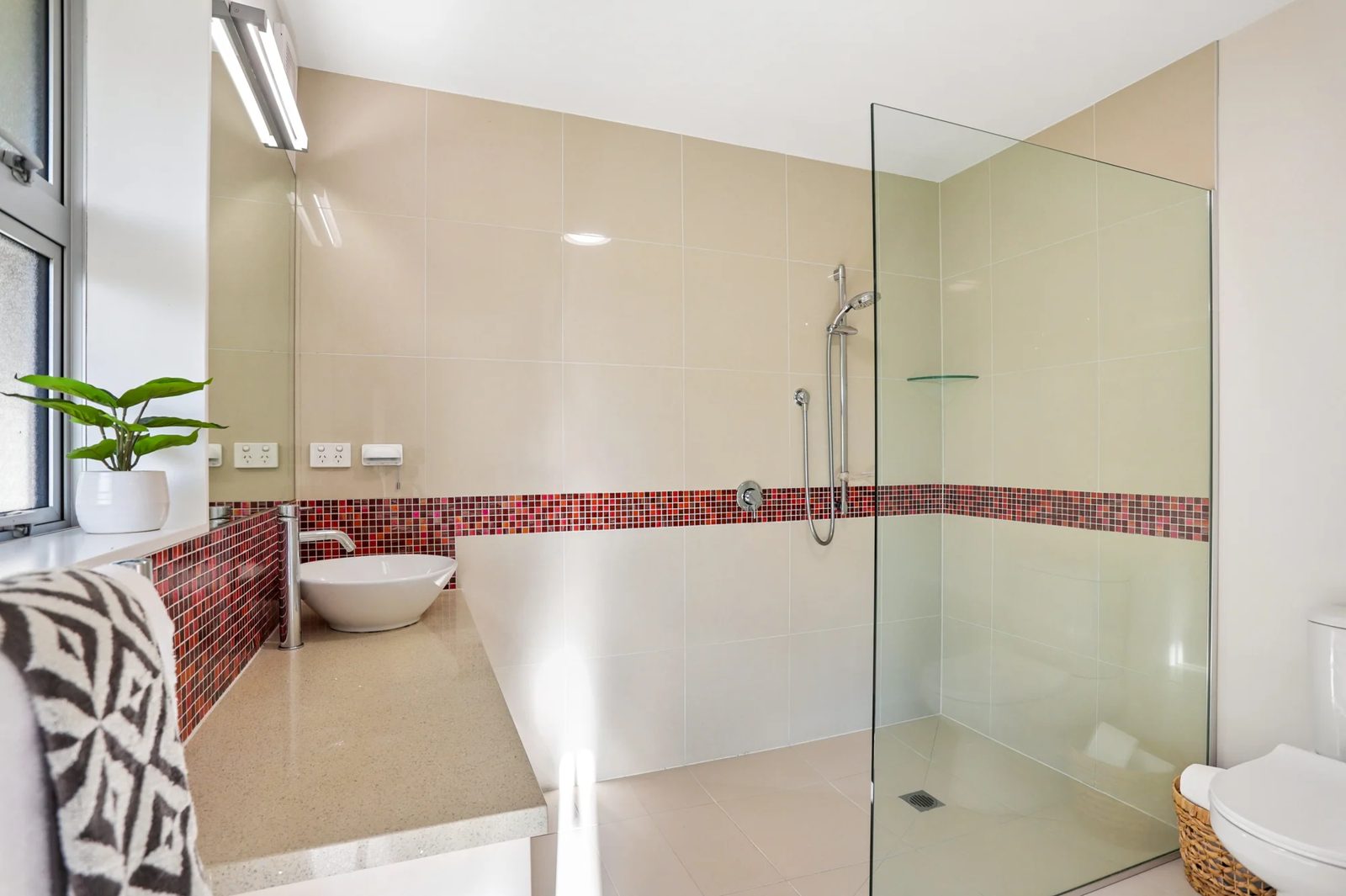 7 Carter Road, Oratia, photo 19