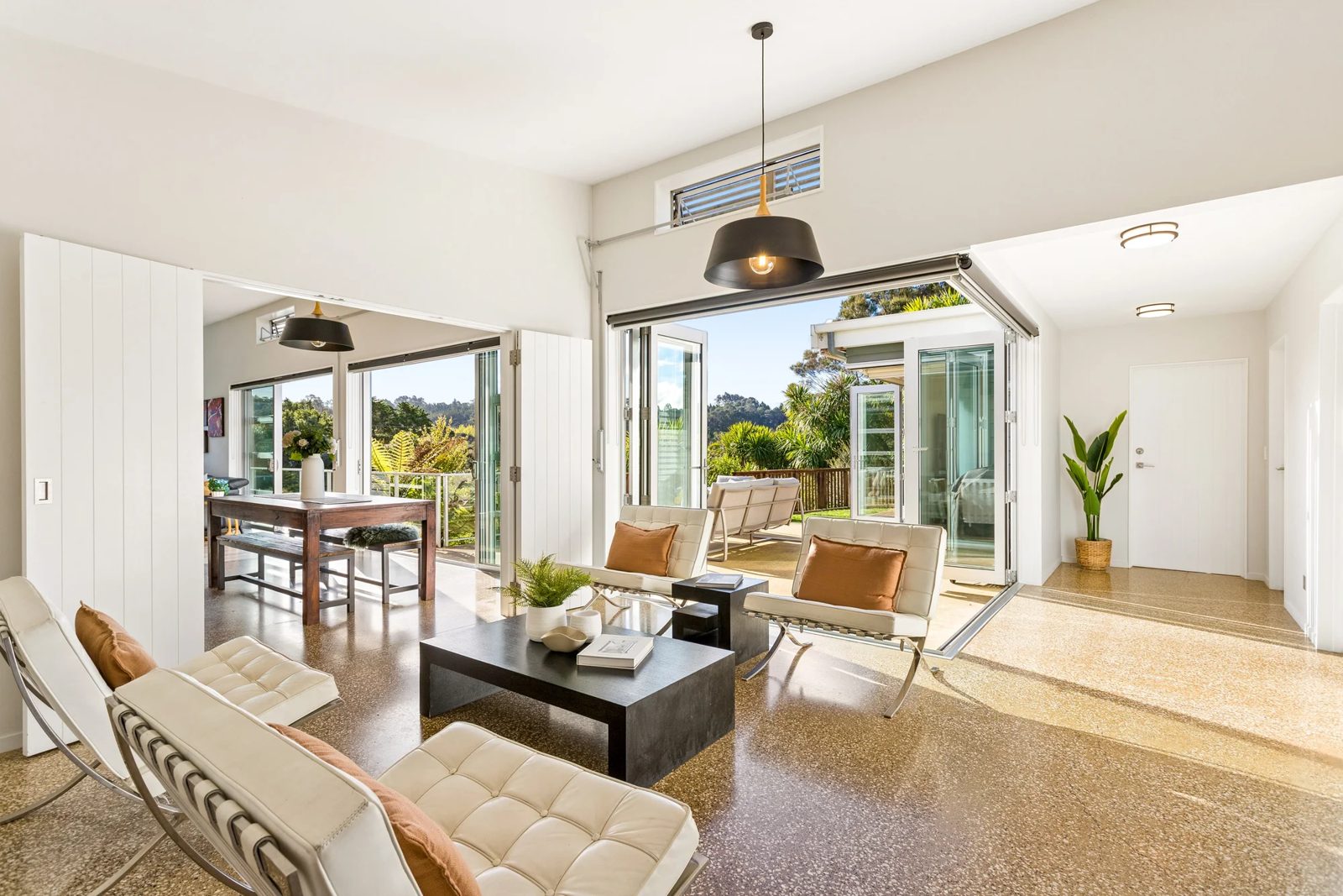 7 Carter Road, Oratia, photo 3