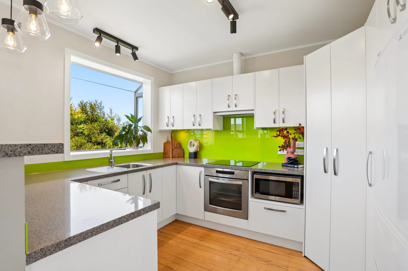 72 Golf Road, New Lynn, photo 11