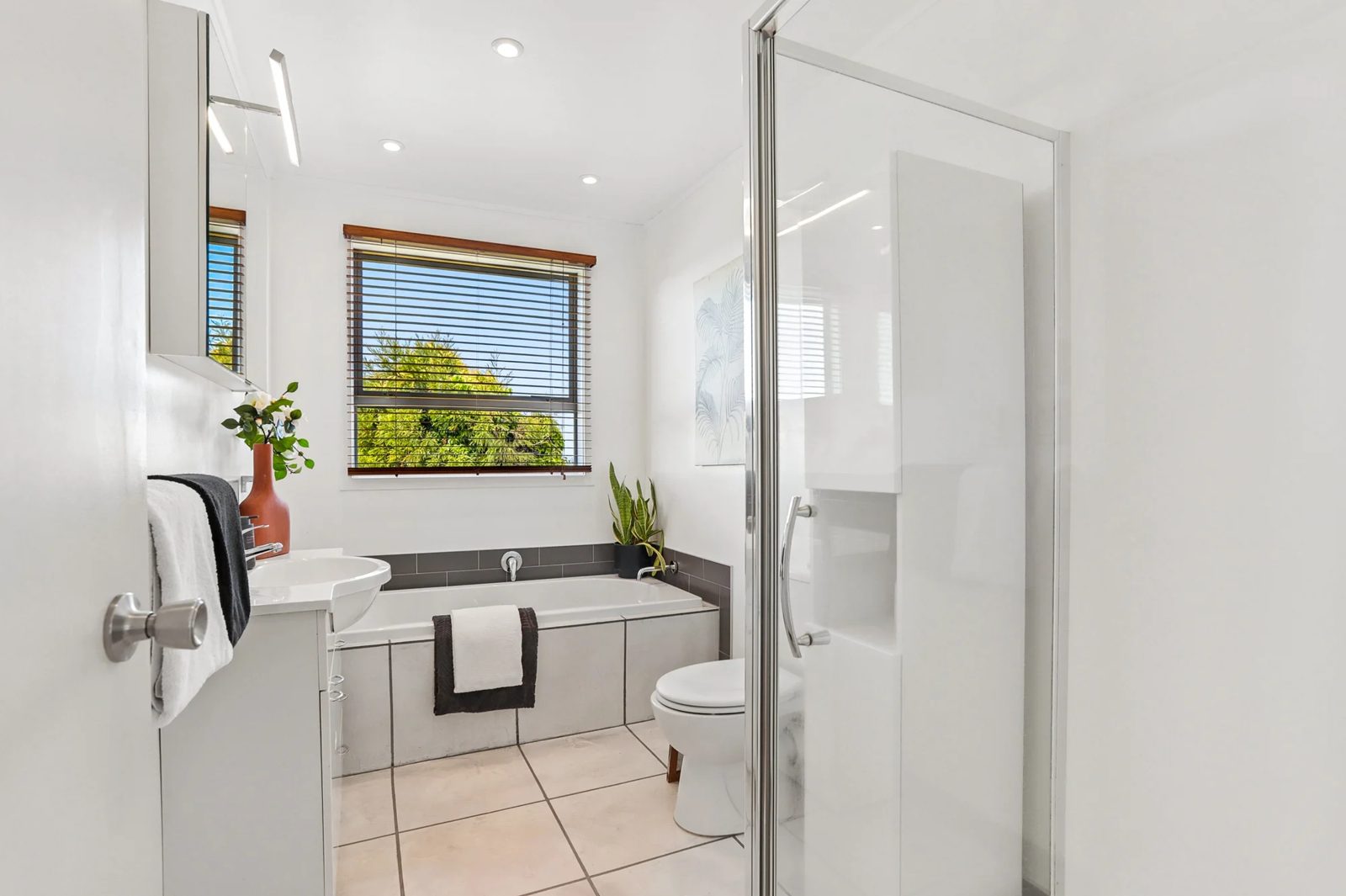72 Golf Road, New Lynn, photo 15