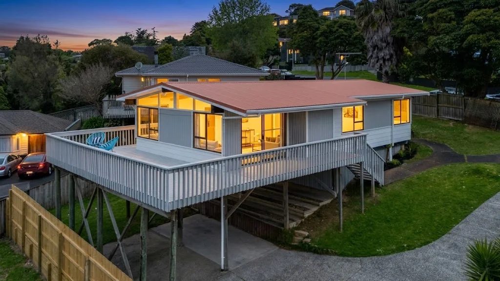66 Spinella Drive, Bayview, photo 1