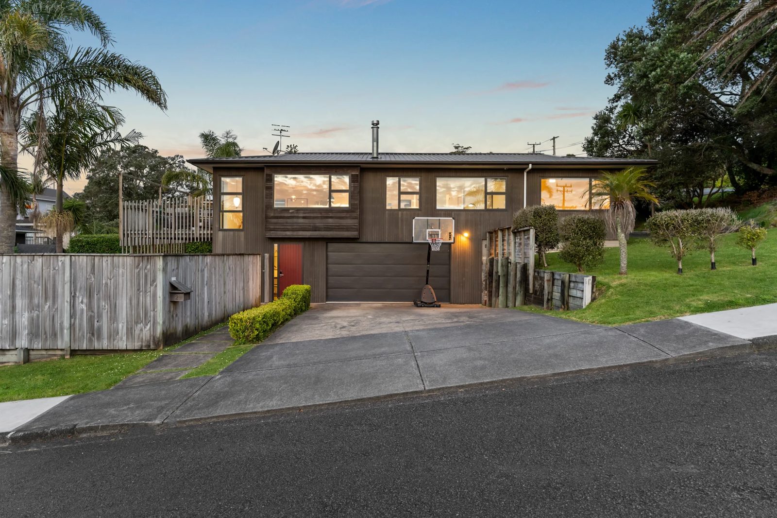 2 Pluto Place, Beach Haven, photo 1