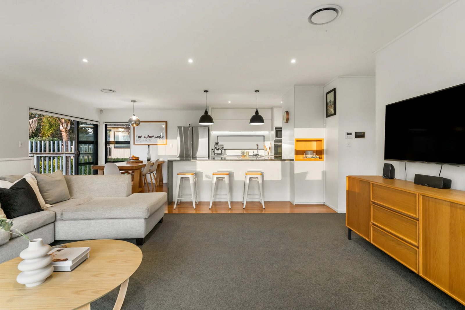 2 Pluto Place, Beach Haven, photo 2