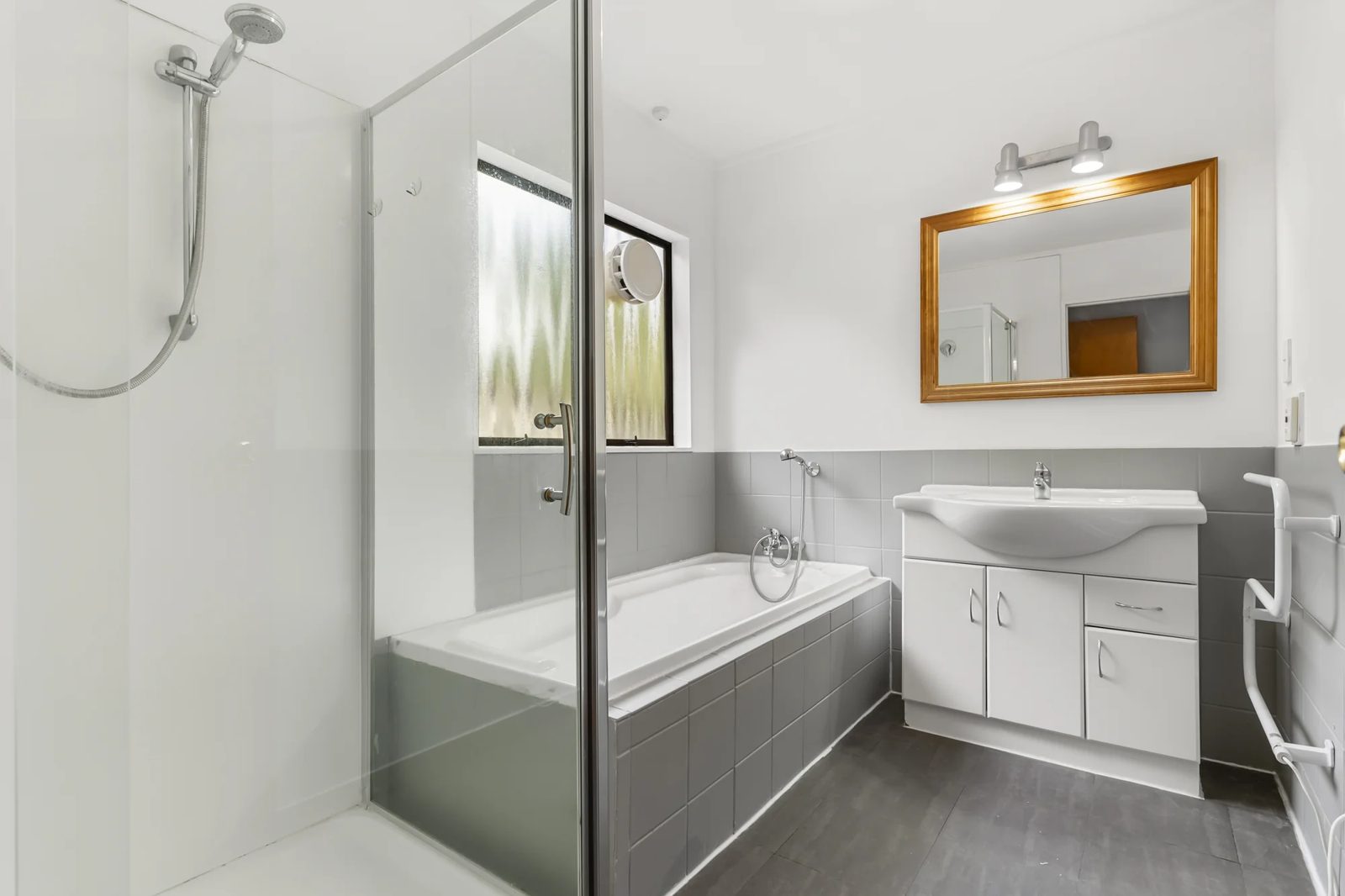 9 Gosford Drive, Botany Downs, photo 12