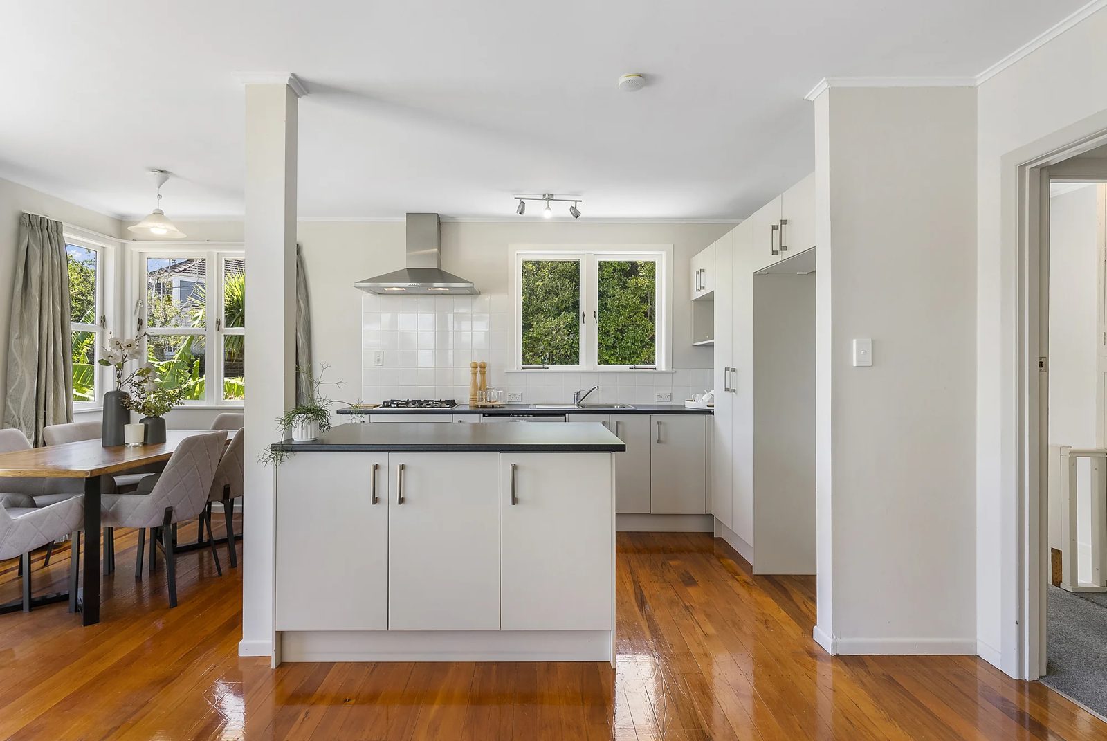 4 Webb Place, Forrest Hill, photo 3