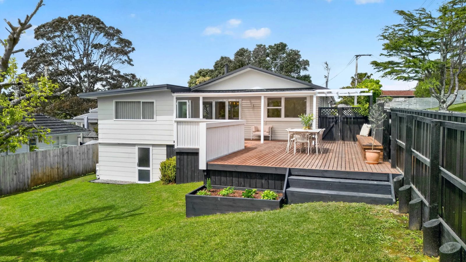 56 Totara Road, Te Atatu Peninsula, photo 1