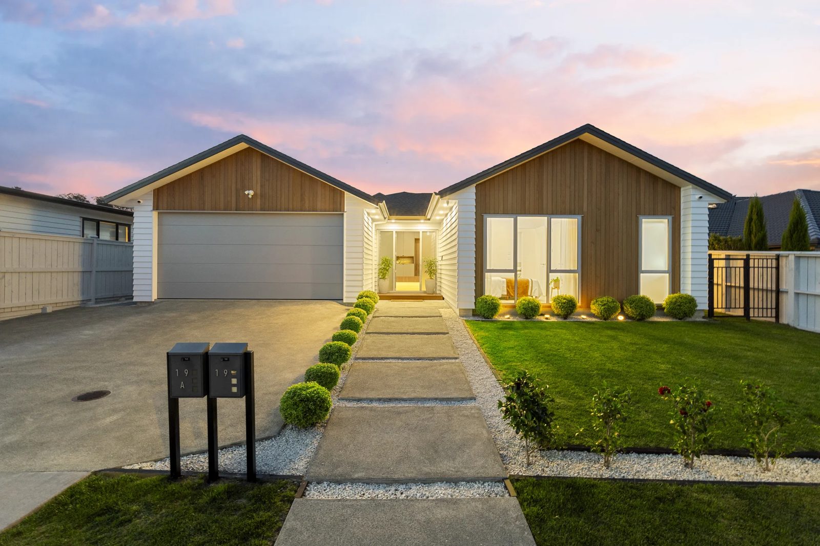 19 & 19A Surf View Crescent, Red Beach, photo 1