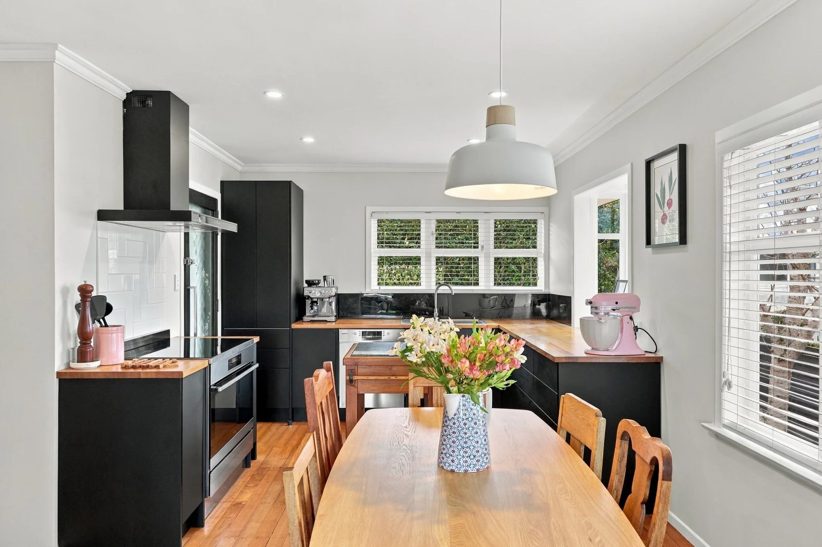 7 Stokes Avenue, Te Atatu Peninsula, photo 4