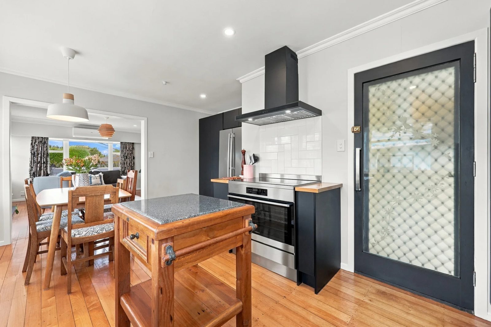 7 Stokes Avenue, Te Atatu Peninsula, photo 5