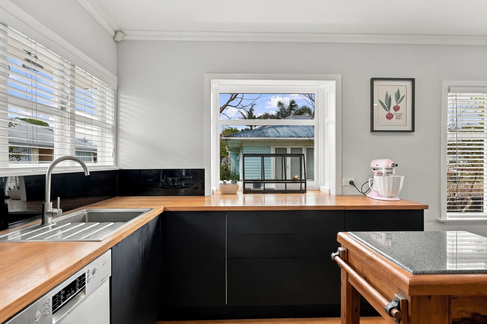 7 Stokes Avenue, Te Atatu Peninsula, photo 6