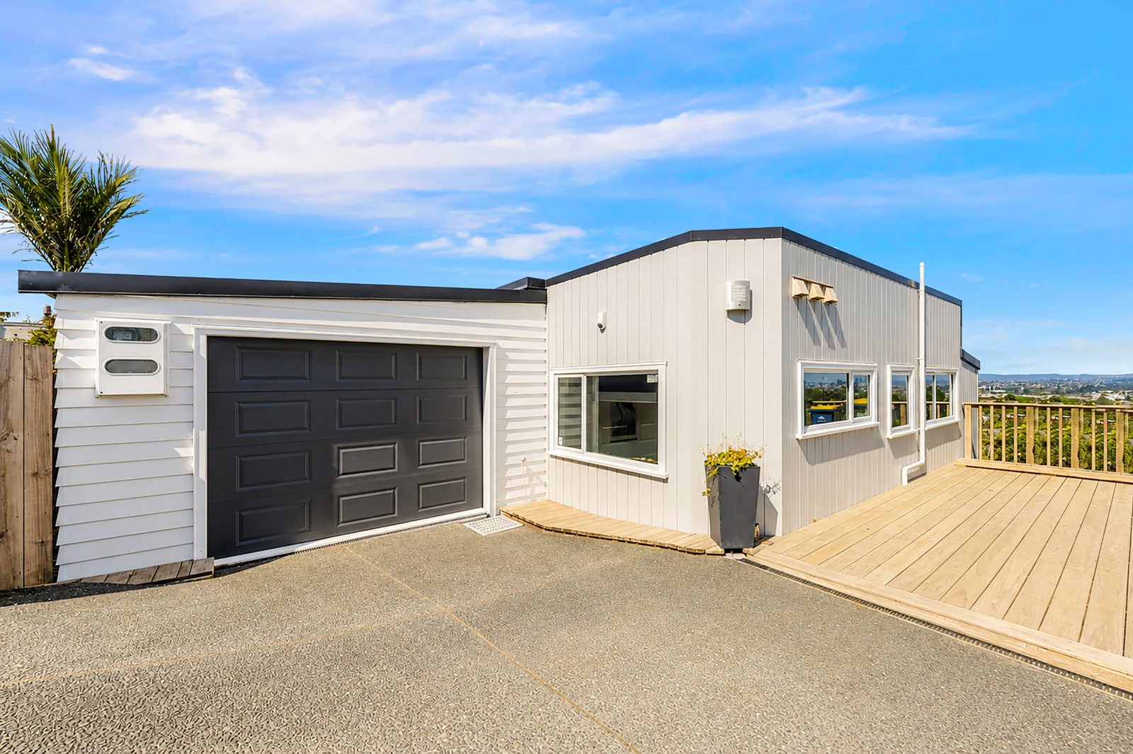 2/9 Sunset Road, Totara Vale, photo 1