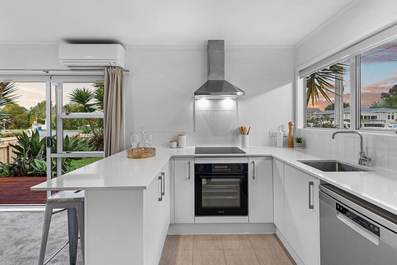 1/322 Royal Road, Massey, photo 6