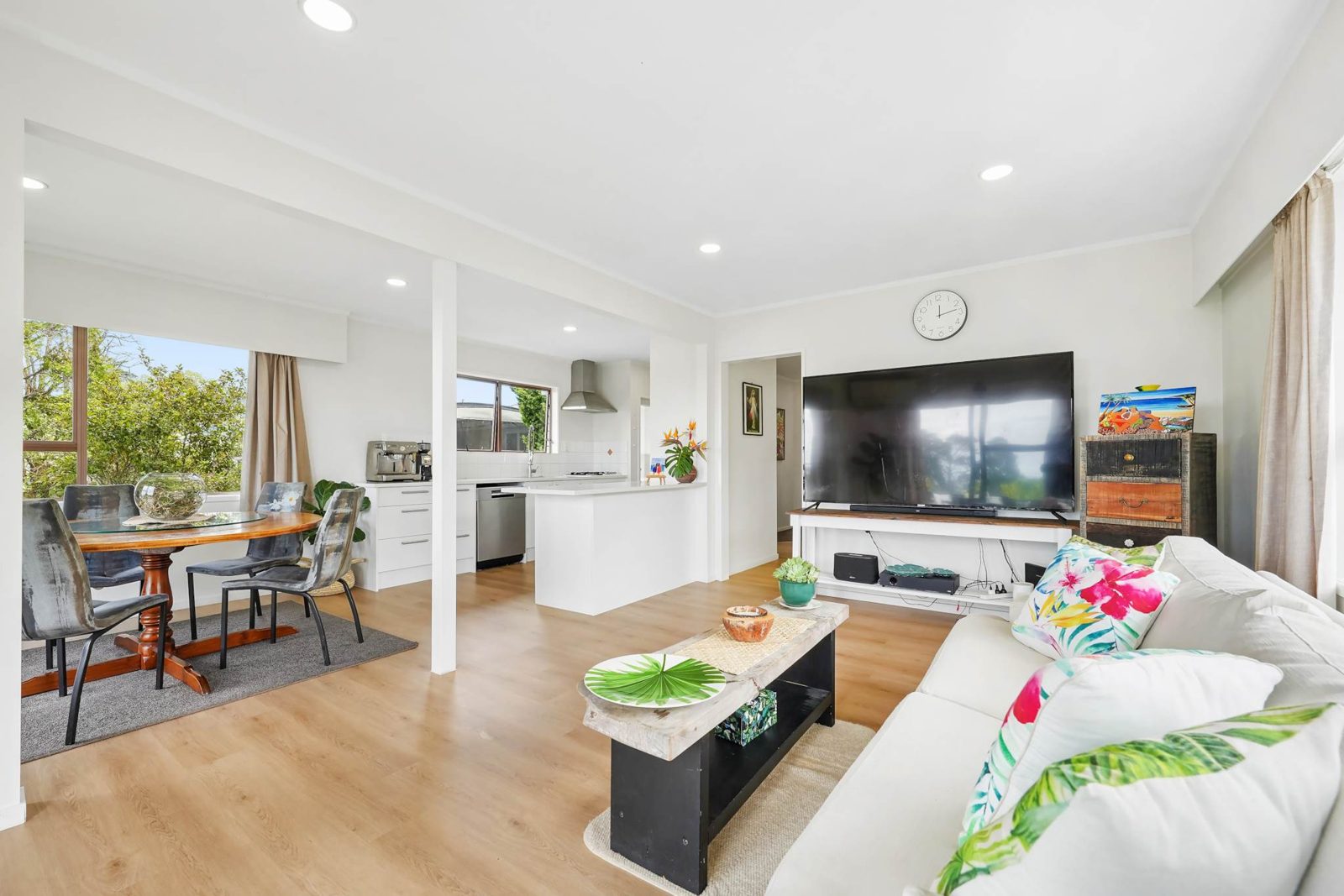 233 Royal Road, Massey, photo 11