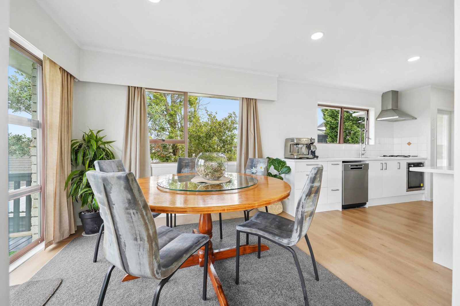 233 Royal Road, Massey, photo 12