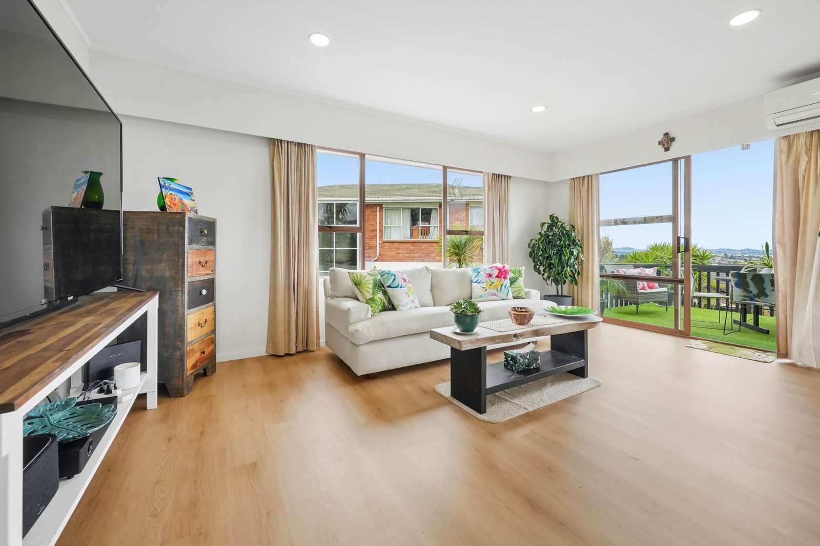 233 Royal Road, Massey, photo 10