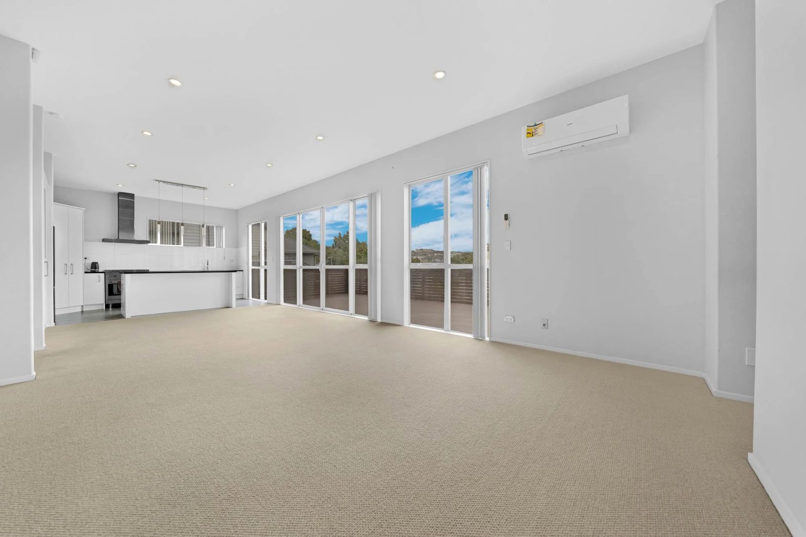 16 Lucca Crescent, Mission Heights, photo 13
