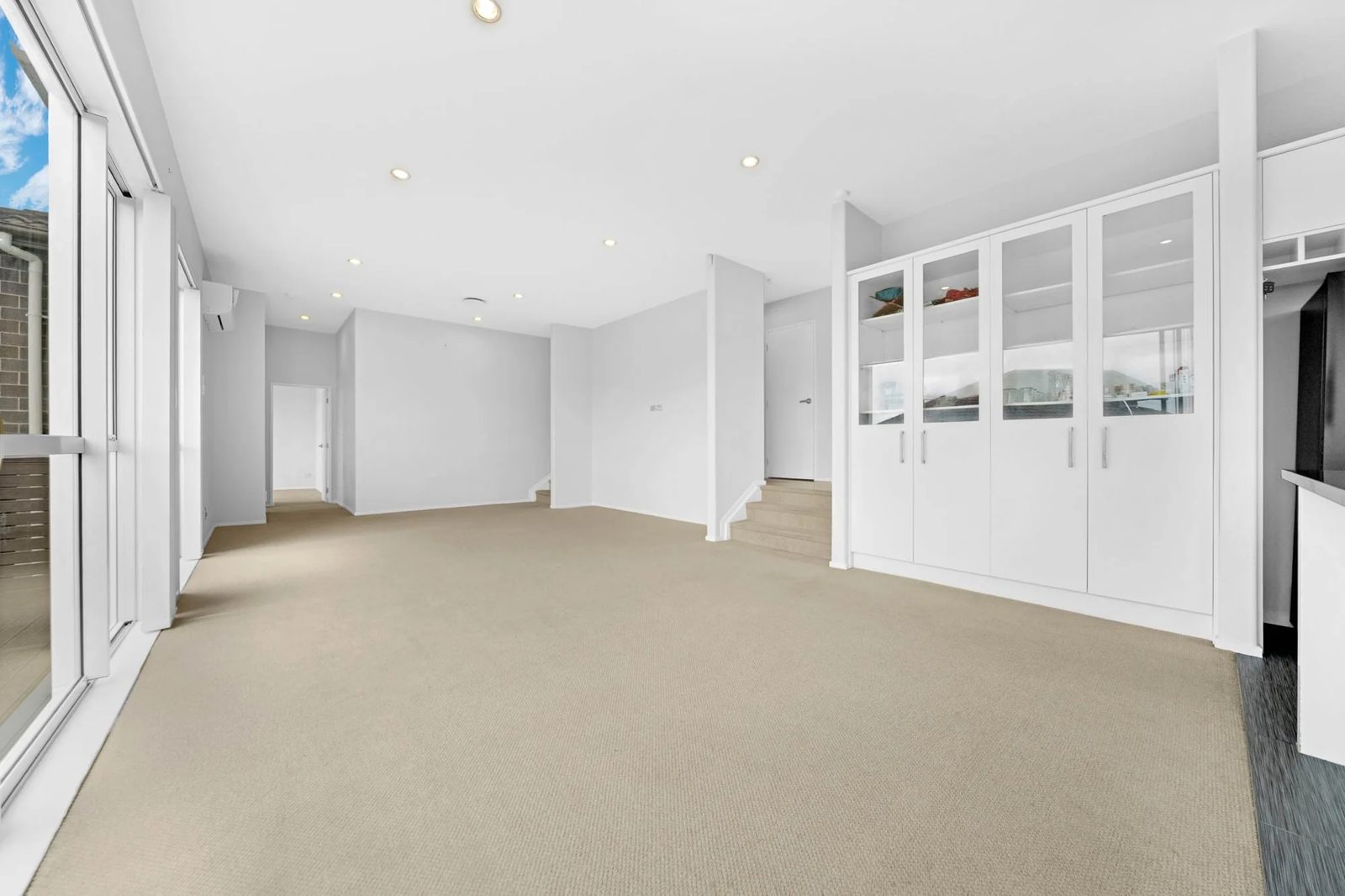 16 Lucca Crescent, Mission Heights, photo 7