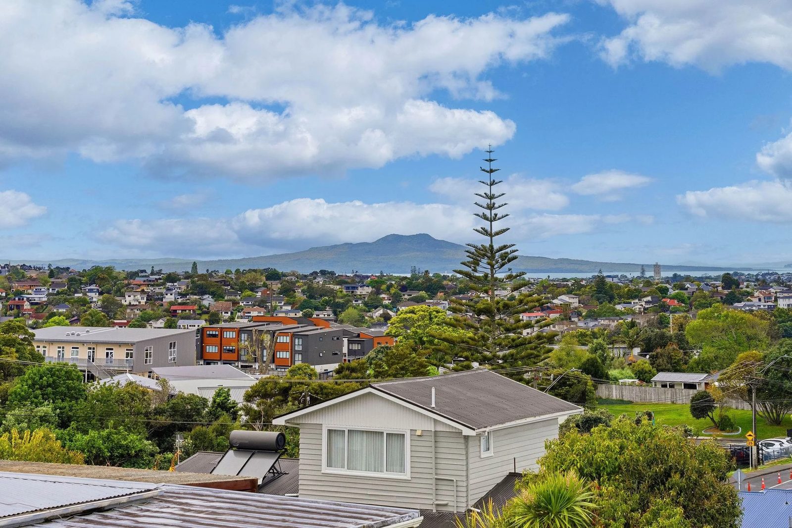 2/75A Target Road, Totara Vale, photo 2